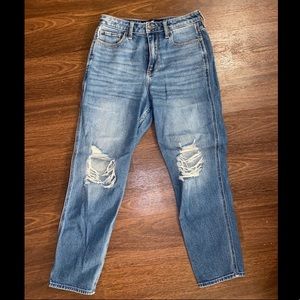 Size 7R Hollister Ultra High-Rise Mom Jeans